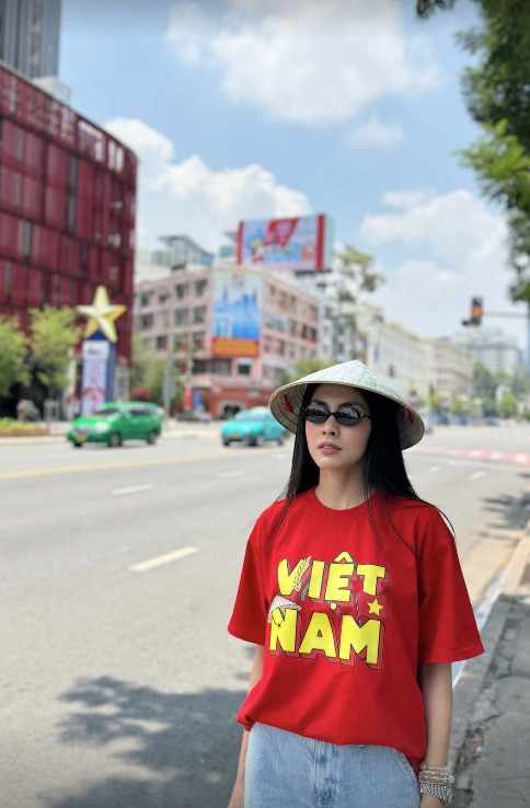 Không phải áo dài Tăng Thanh Hà giản dị hết mức mừng đại lễ 304