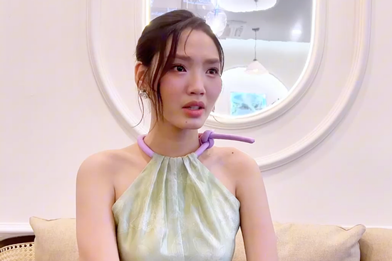 Nàng thơ 17 tuổi của Victor Vũ: 'Tôi không sống với cha, va chạm với đời từ sớm'