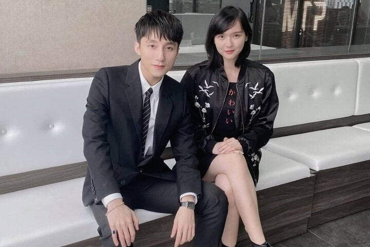 Bắt gặp nàng thơ Vbiz và chủ tịch hẹn hò ở nước ngoài hint rõ mồn một nhưng mãi chưa chịu công khai