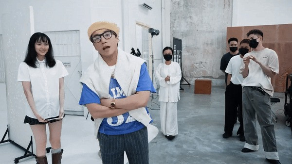 Bắt gặp nàng thơ Vbiz và chủ tịch hẹn hò ở nước ngoài hint rõ mồn một nhưng mãi chưa chịu công khai