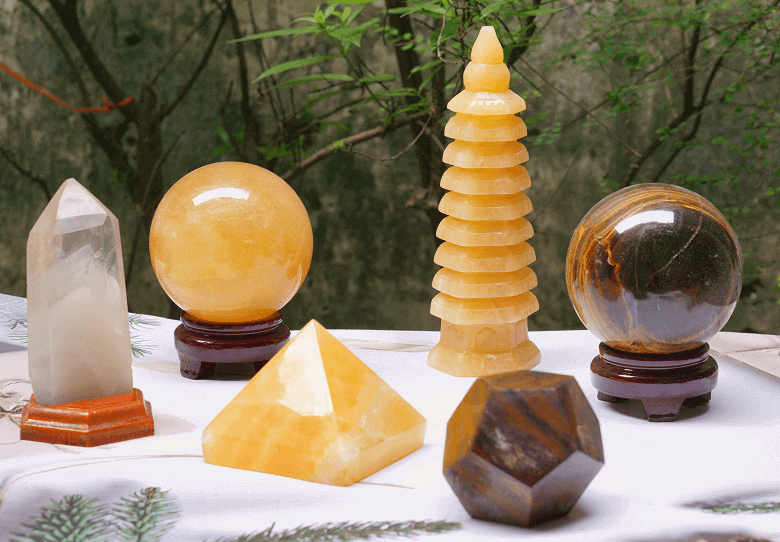 Chọn vật phẩm phong thủy tốt công danh, sự nghiệp cho người mệnh Thổ đặt bàn làm việc và những lưu ý- Ảnh 3.