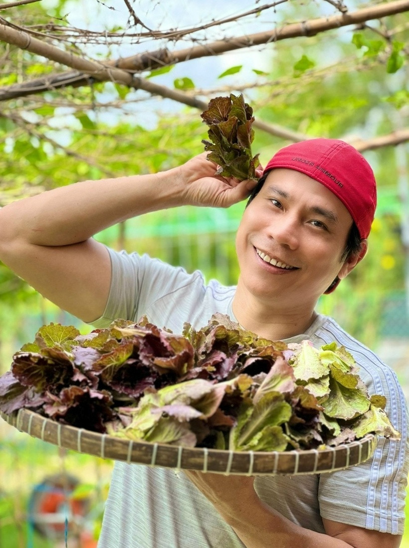 Trí Quang cho hay, việc trồng rau giúp thư giãn còn chăm cây cảnh đòi hỏi sự tỉ mỉ, kỳ công nên giúp rèn tính kiên nhẫn.