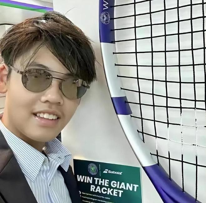 Con trai Hoa hậu đẹp nhất Hong Kong bị chê ngoại hình