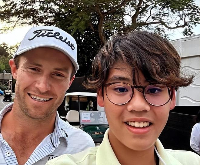 Con trai Hoa hậu đẹp nhất Hong Kong bị chê ngoại hình