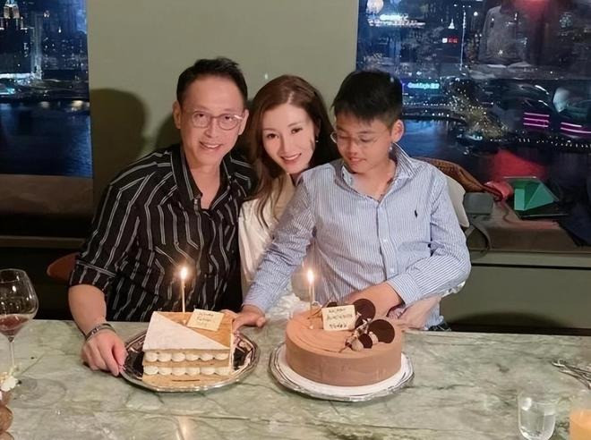 Con trai Hoa hậu đẹp nhất Hong Kong bị chê ngoại hình