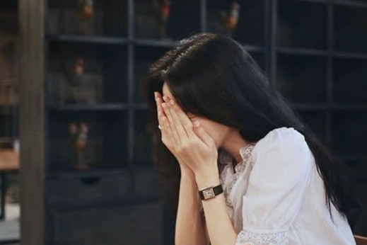 Lần đầu tiên đi khách sạn, bạn trai U40 hỏi một câu khiến cô gái điếng người
