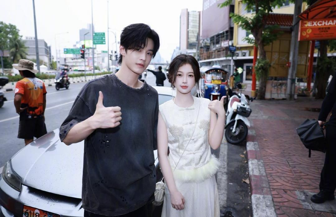 Ngu Thư Hân bị chỉ trích vì hành động kém duyên với bạn diễn trong 'Song quỹ' - Ảnh 2