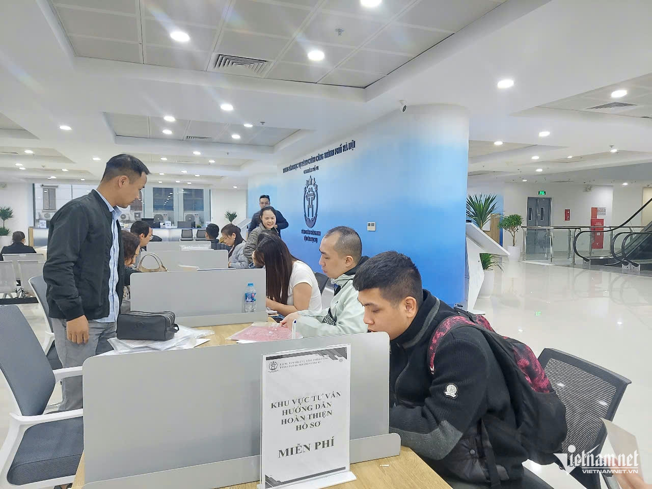 W-Hành chinh cong.jpeg