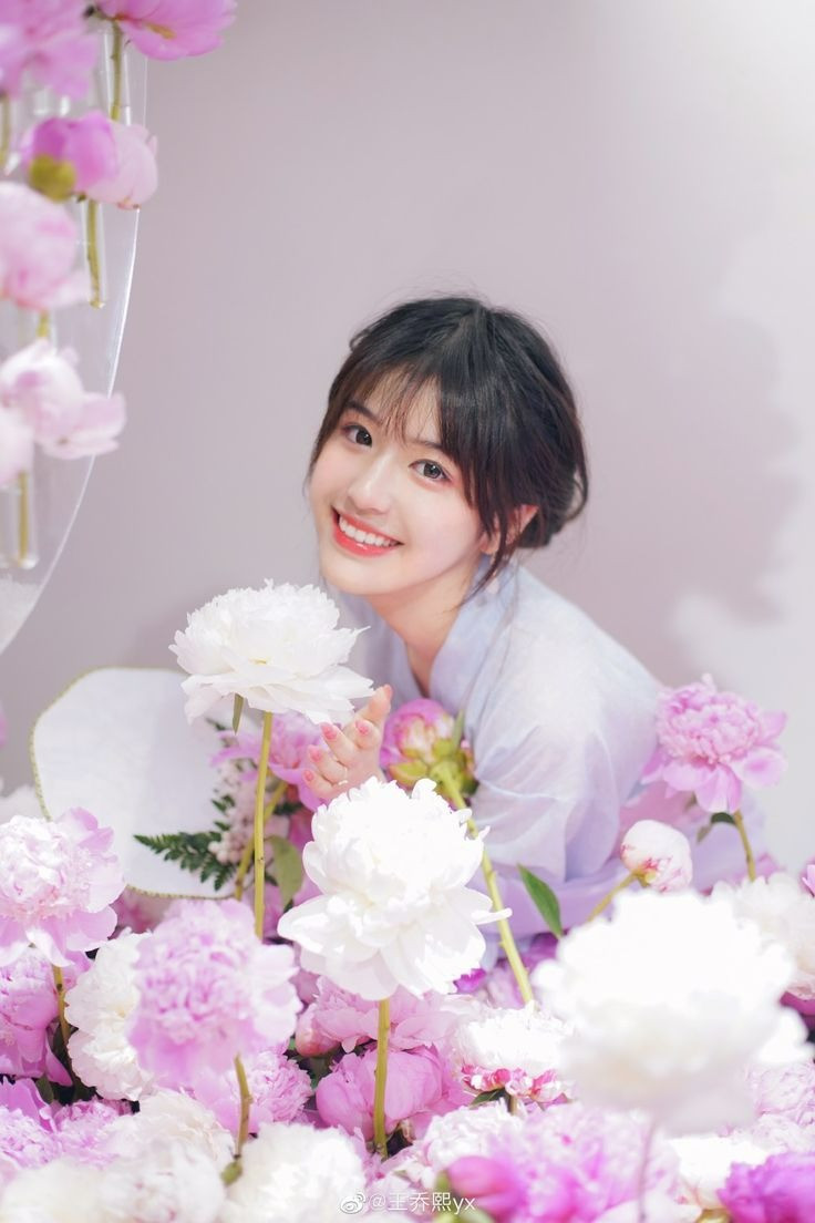 Tử vi 3 con giáp may mắn nhất thứ Sáu 44 Số đỏ như son công danh rực rỡ