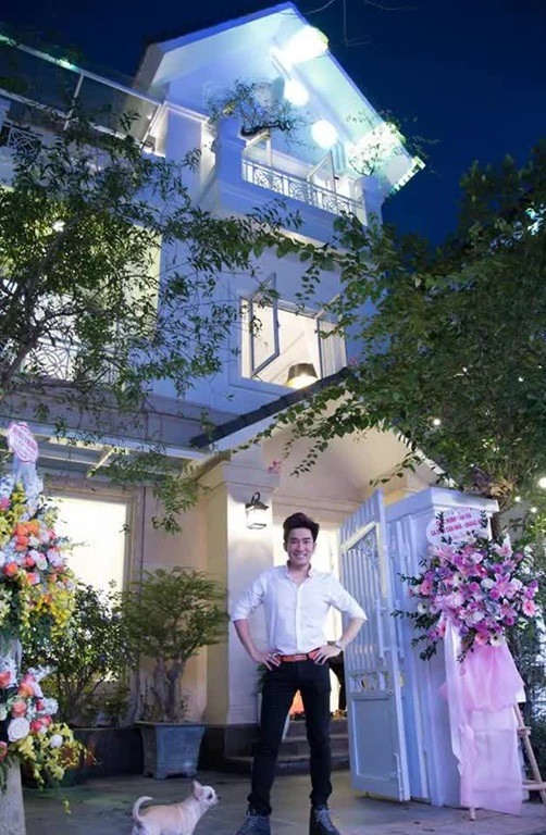 Nam ca sĩ 44 tuổi từng bị cháy hết show nhạc: Sở hữu 13 sổ đỏ, biệt thự 50 tỷ nhưng vẫn độc thân- Ảnh 2.