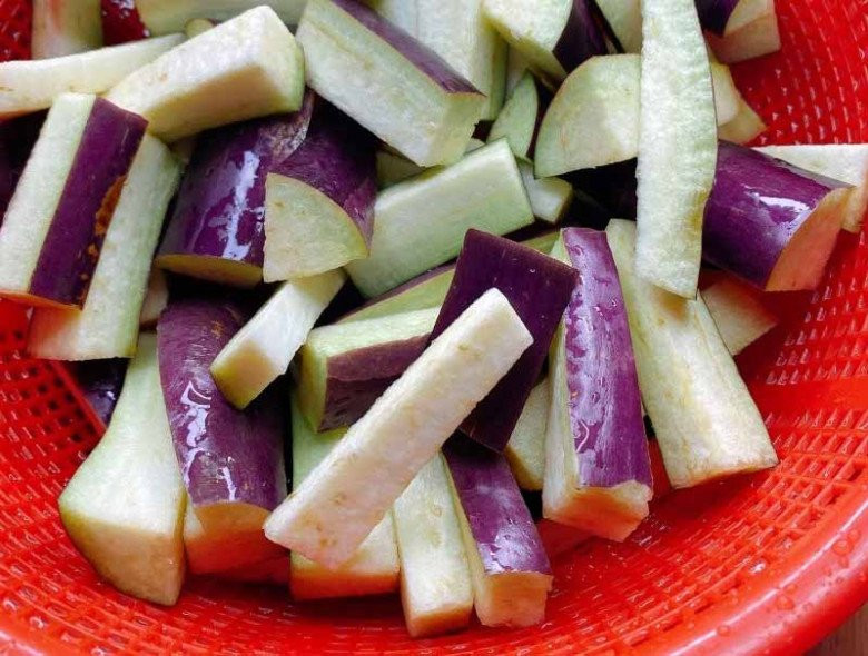 Nghỉ lễ, theo chân Trấn Thành thưởng thức bún mắm trong hẻm giá 130.000 đồng ngon nức tiếng - Ảnh 4.