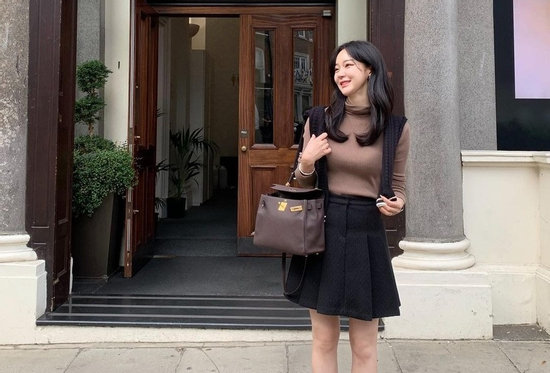 Cập nhật ngay những cách diện áo len mỏng cực phong cách