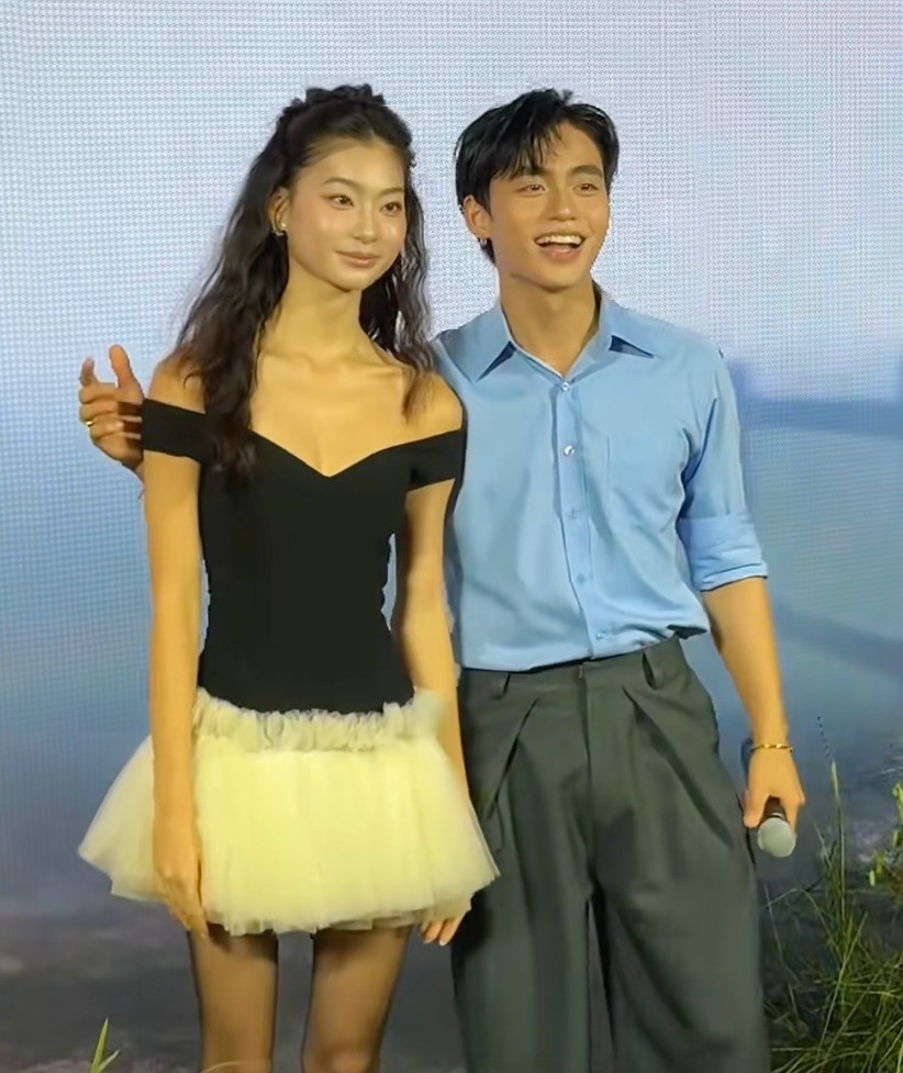 Em trai Sơn Tùng được khen 10 điểm tinh tế nhờ 1 hành động khi đứng cạnh dàn mỹ nhân Vbiz