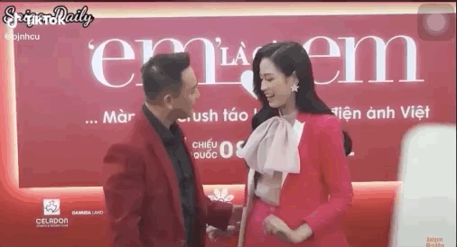 Em trai Sơn Tùng được khen 10 điểm tinh tế nhờ 1 hành động khi đứng cạnh dàn mỹ nhân Vbiz