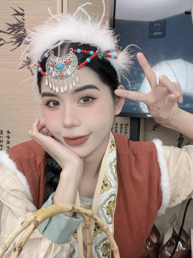 Chiến thần livestream Hằng Du Mục nổi tiếng ra sao trước khi bị bắt