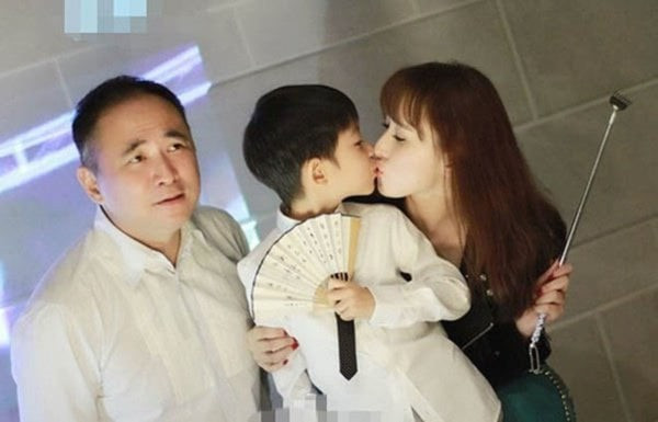 Cuộc sống như nữ hoàng trong siêu dinh thự của