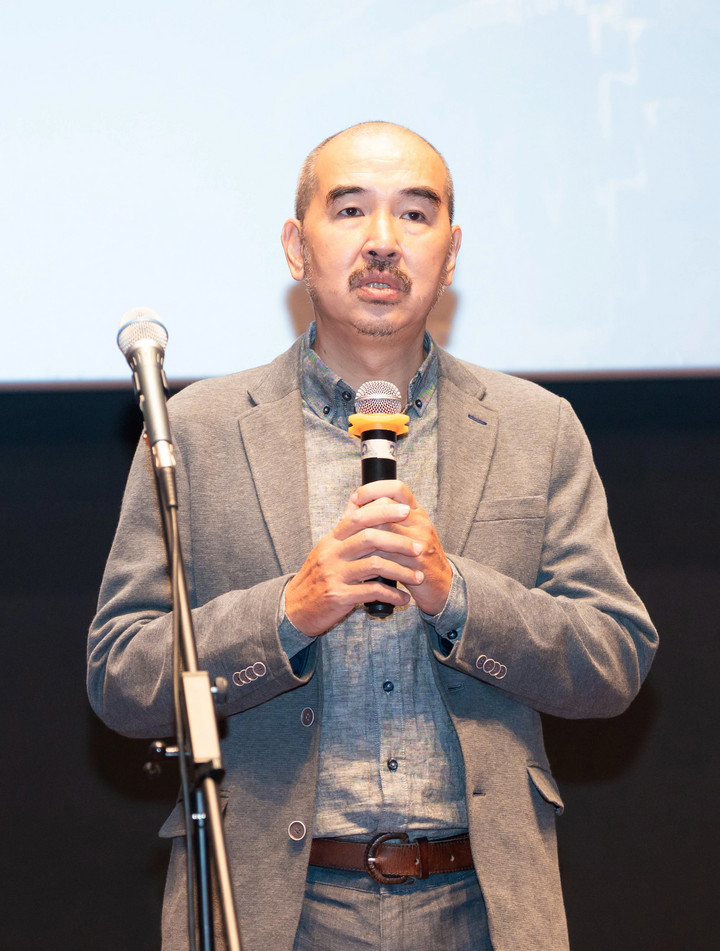 Đạo diễn Bùi Thạc Chuyên nói về hai cảnh nóng gây tranh cãi trong phim.