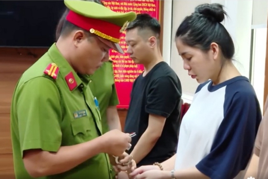 Khởi tố Quang Linh Vlog, Hằng Du Mục