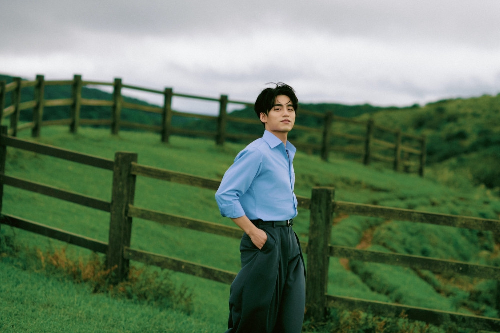 MONO xin lỗi đàn chị vì lỡ có hành động thân mật với gái Thái trong MV