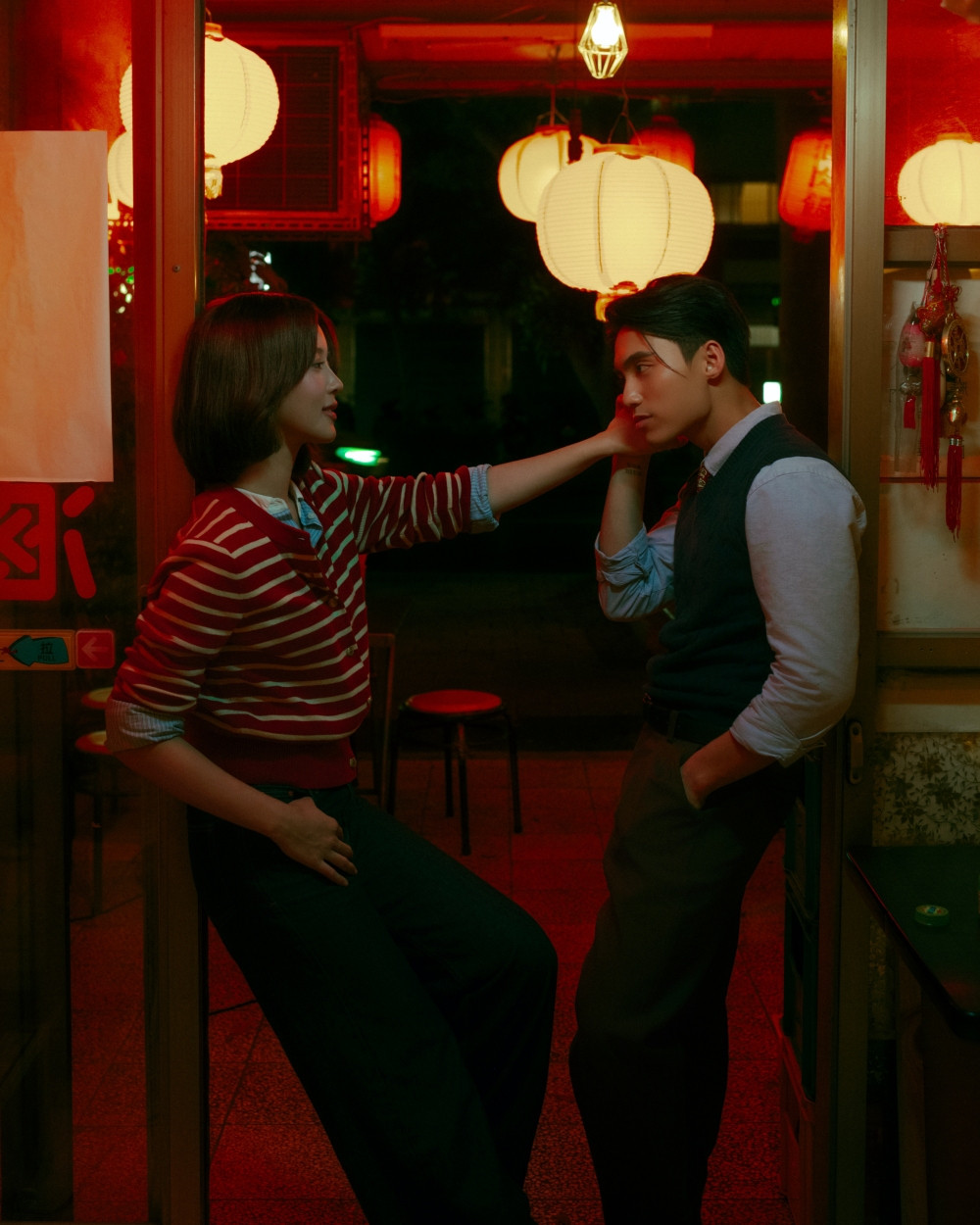 MONO xin lỗi đàn chị vì lỡ có hành động thân mật với gái Thái trong MV