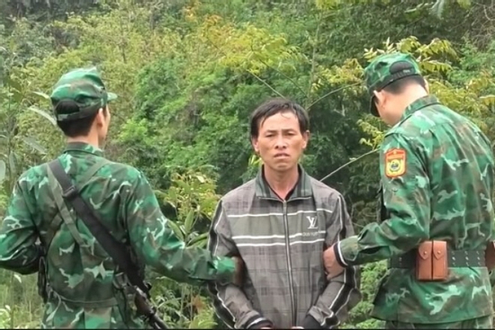 Một phụ nữ bị bán qua biên giới trở về sau 14 năm, tố giác tên tội phạm cùng thôn