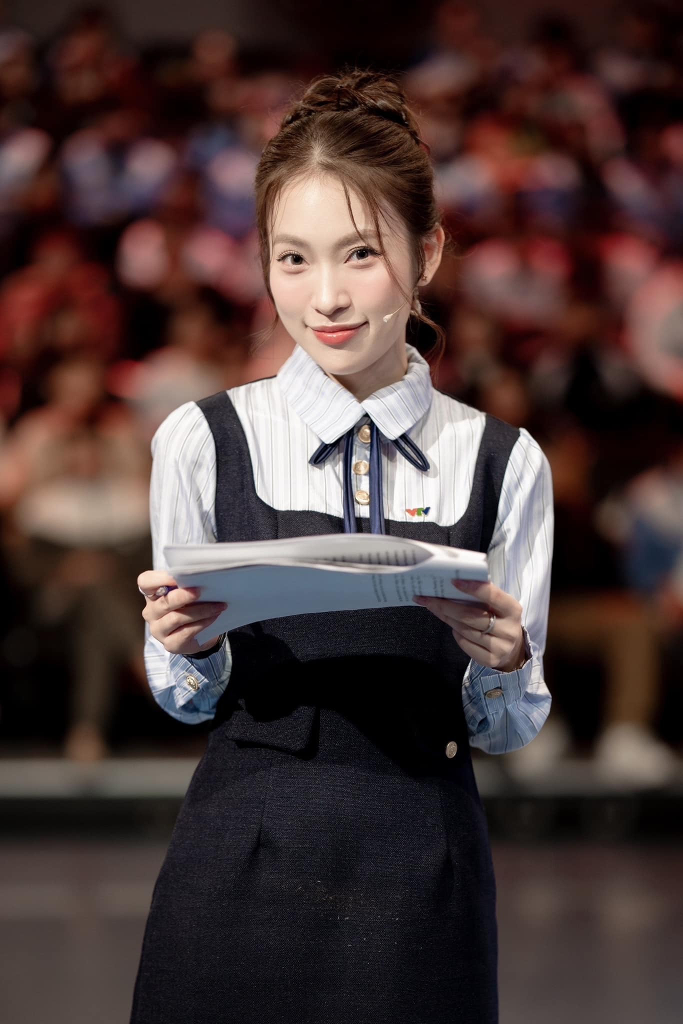 Nữ MC VTV xinh đẹp quê Nghệ An tuổi 26 đã sở hữu xe Mercedes vài tỷ, mua nhà, mua đất cho bố mẹ - Ảnh 7.