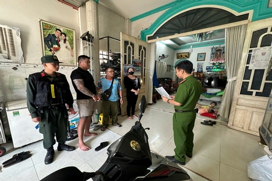 Vụ chặn xe khiến bé trai 2 tuổi bị thương gây phẫn nộ