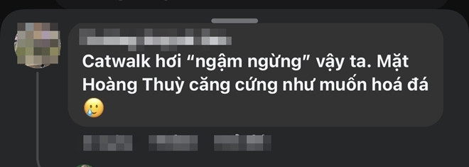 Hoàng Thùy bị chê tơi tả vì vòng eo thừa mỡ