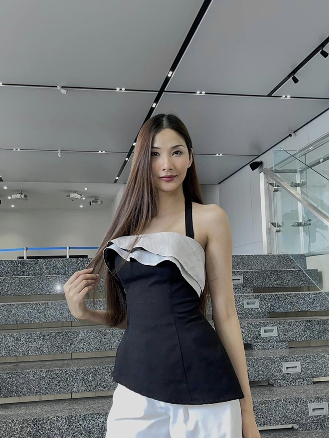 Hoàng Thùy bị chê tơi tả vì vòng eo thừa mỡ