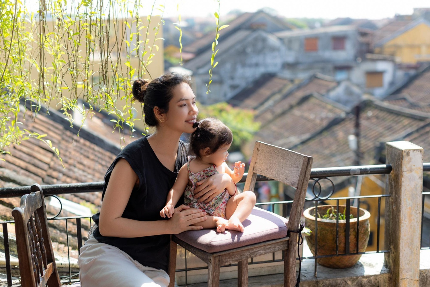 Á hậu Hoàng My tiết lộ hành trình 12 tiếng vượt cạn đầy khó khăn