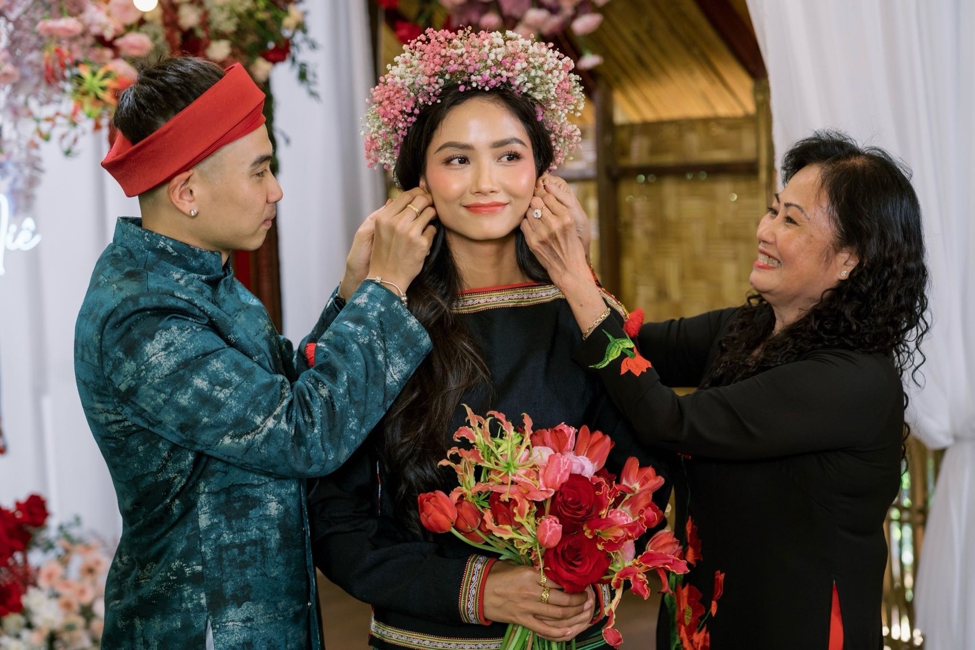 Bị chê làm đám cưới nghèo nàn có như không HHen Niê đáp trả