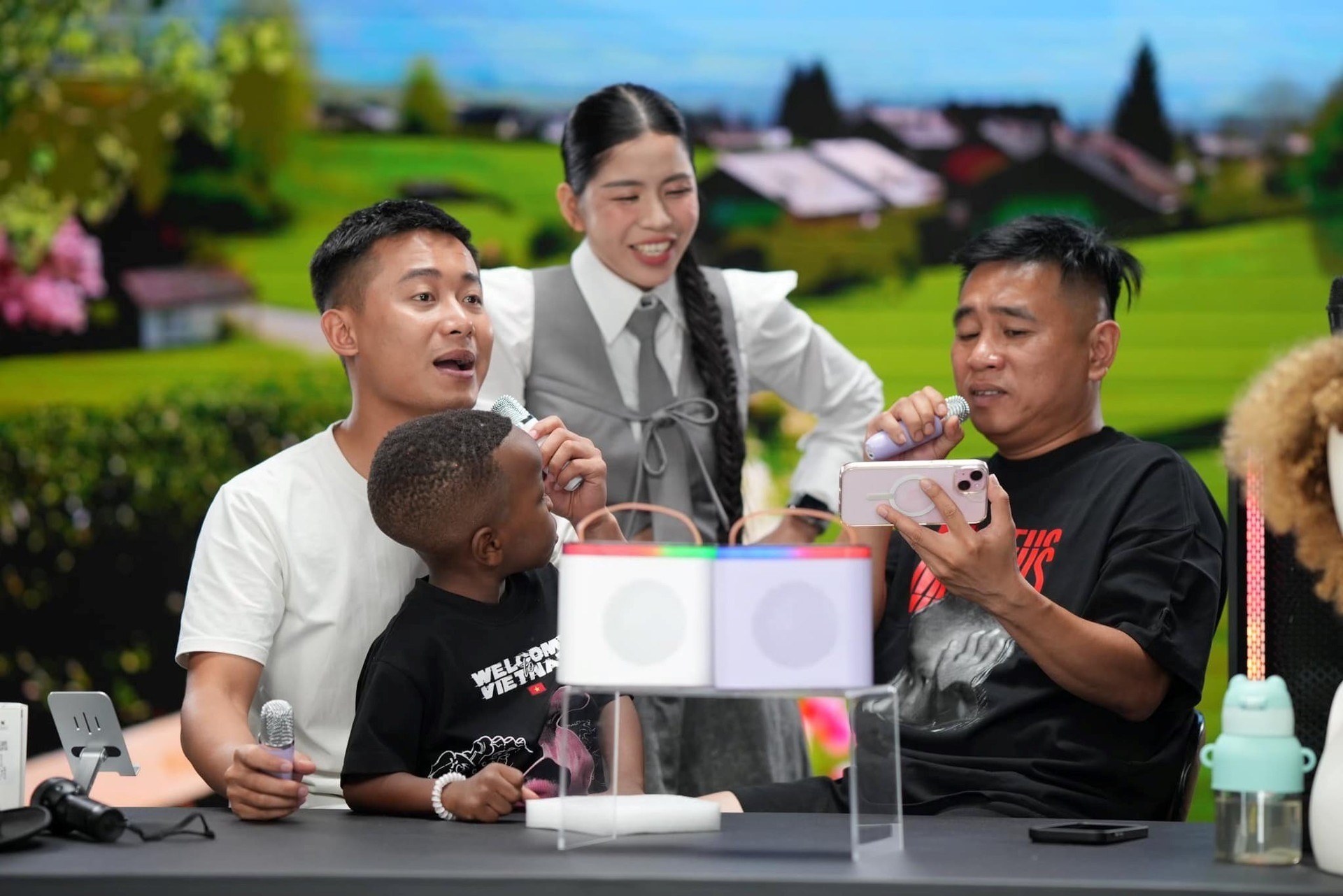 Cú ngã ngựa của Quang Linh Vlogs và lời cảnh báo cho cả showbiz Việt ảnh 5