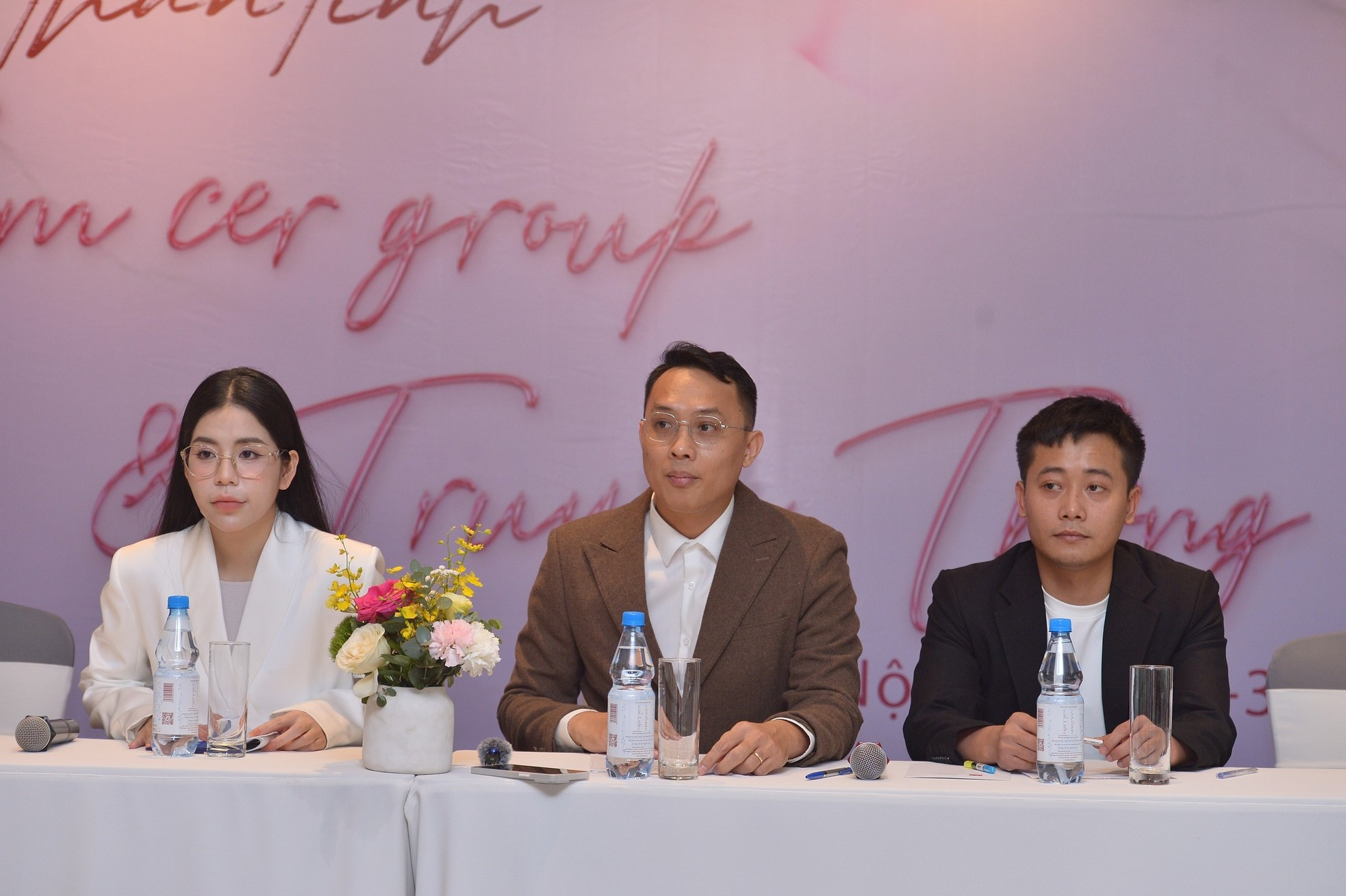 Cú ngã ngựa của Quang Linh Vlogs và lời cảnh báo cho cả showbiz Việt ảnh 2