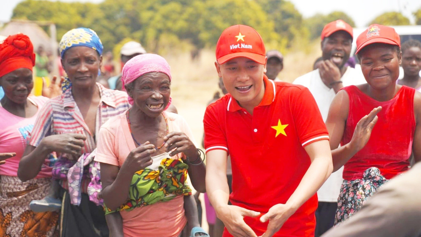 Cú ngã ngựa của Quang Linh Vlogs và lời cảnh báo cho cả showbiz Việt ảnh 4