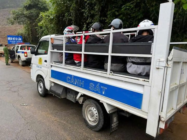 Đi “săn mây”, gây rối trật tự, nhóm thanh niên bị phạt hơn 100 triệu đồng ảnh 2