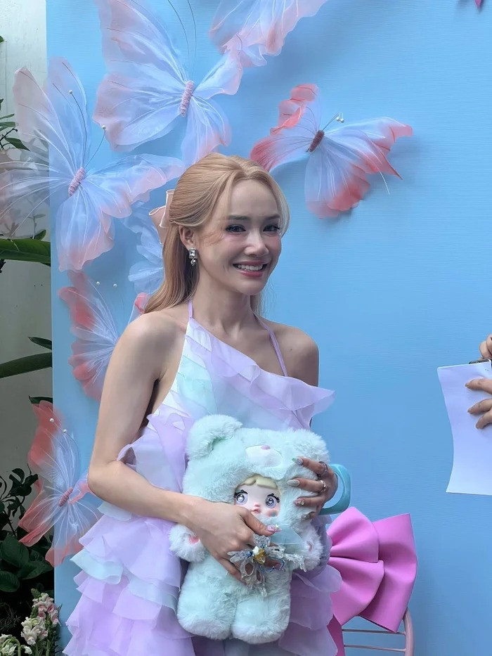 Nhã Phương gầy rộc lộ hàng loạt dấu hiệu lão hóa qua camera thường