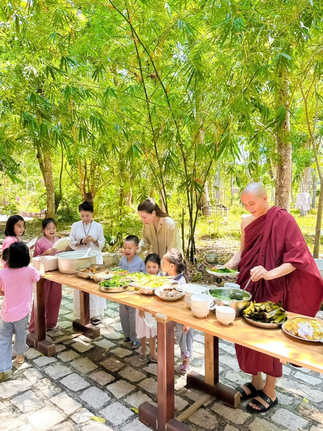 Sao Việt vi vu nước ngoài nghỉ lễ ảnh 2