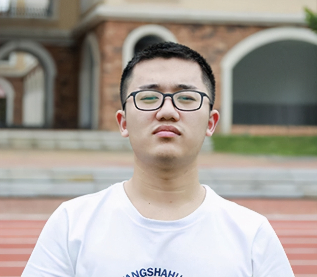 Thần đồng 15 tuổi đỗ ĐH Bắc Kinh nhưng bỏ về quê học lại cấp 3 hiện ra sao sau 9 năm trầm cảm vì bị chỉ trích?- Ảnh 2.