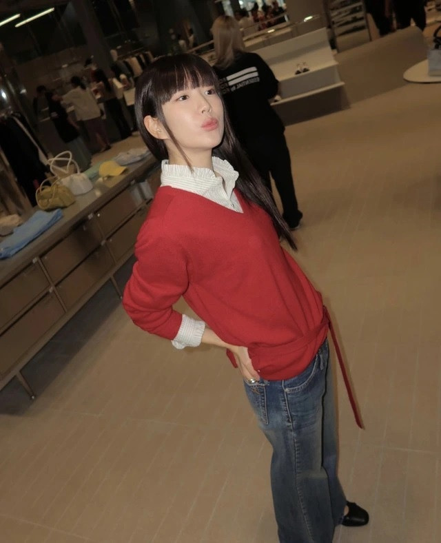 8 outfit phong cách thời trang mang may mắn, tài lộc với người mệnh Hỏa- Ảnh 3.