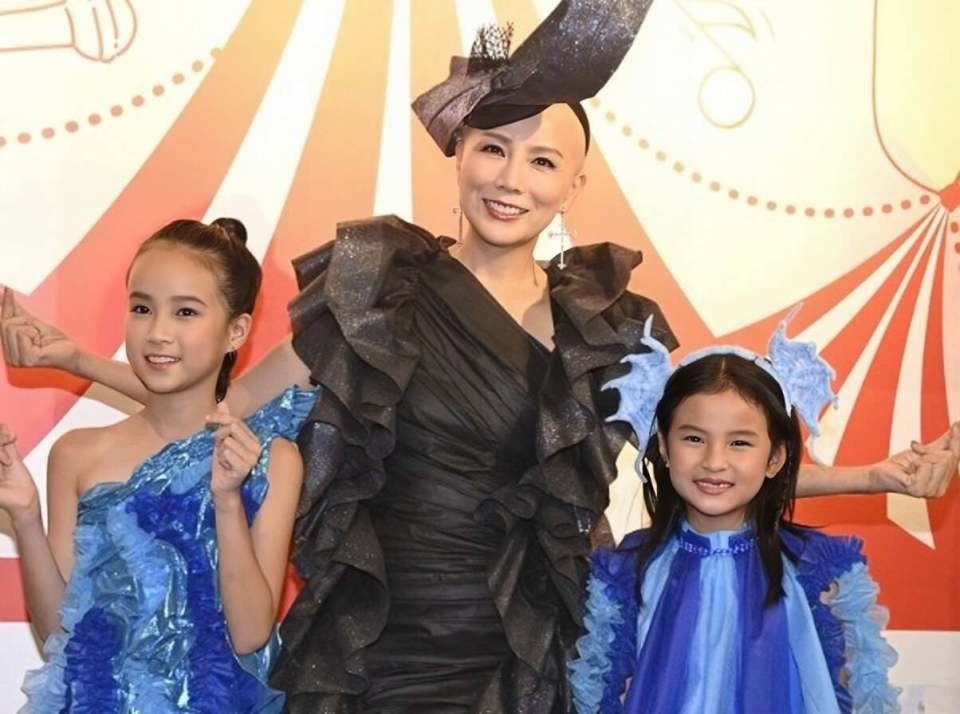 Á hậu Hong Kong cạo đầu vì ung thư