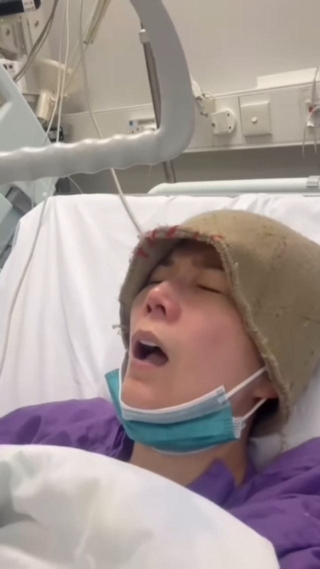 Á hậu Hong Kong cạo đầu vì ung thư