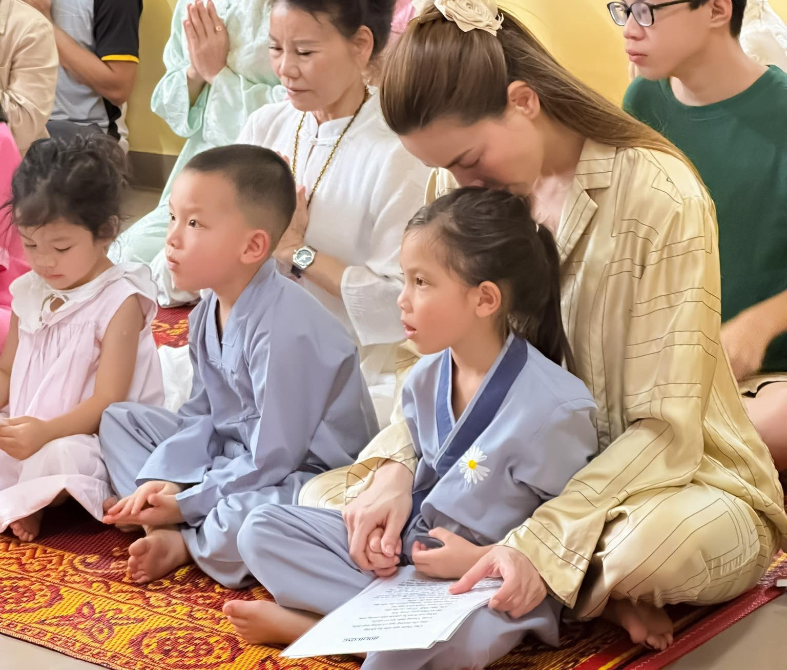 Hành động ý nghĩ Hồ Ngọc Hà dạy các con từ nhỏ