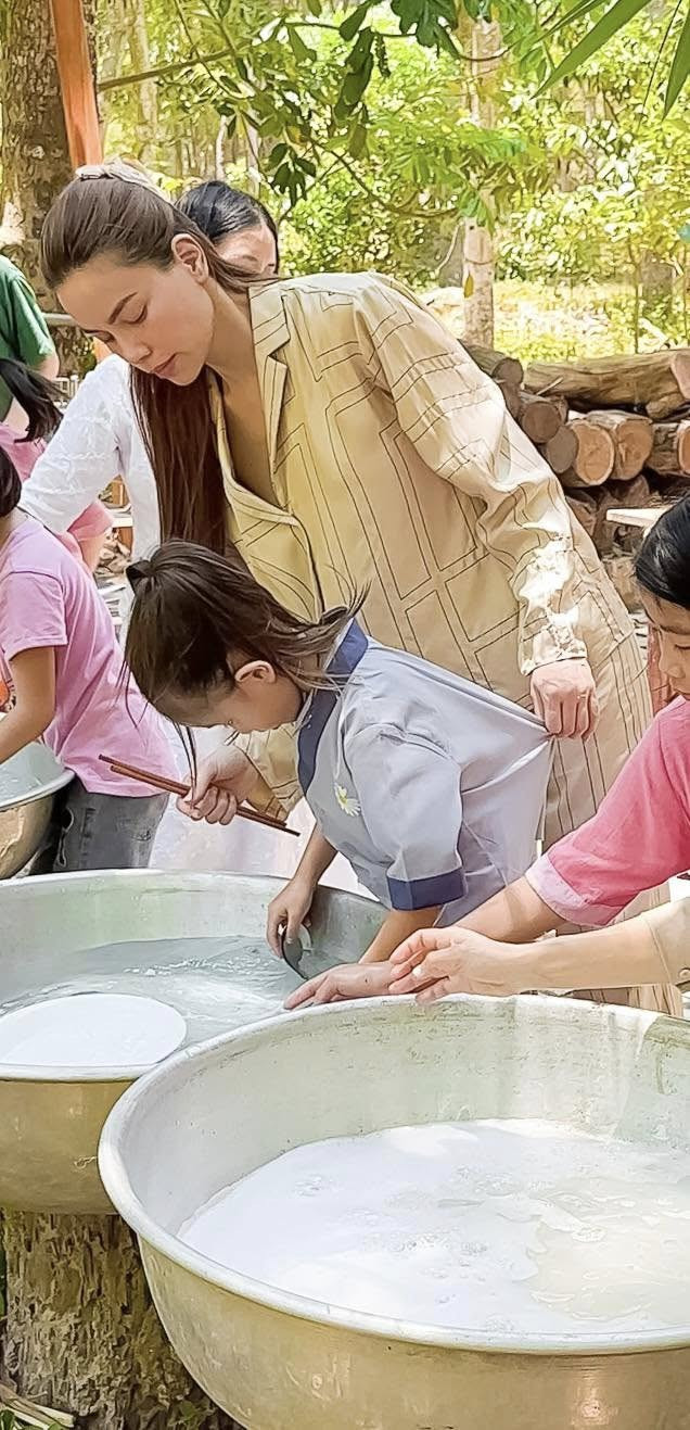 Hành động ý nghĩ Hồ Ngọc Hà dạy các con từ nhỏ