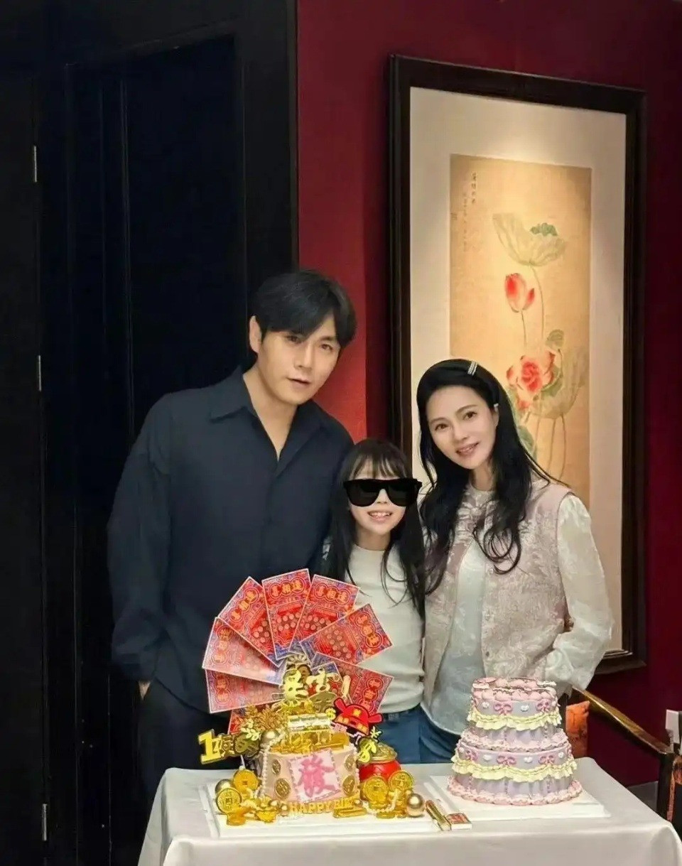 Mỹ nhân không tuổi xứ Đài phản hồi tin chồng ngoại tình với Trần Nghiên Hy