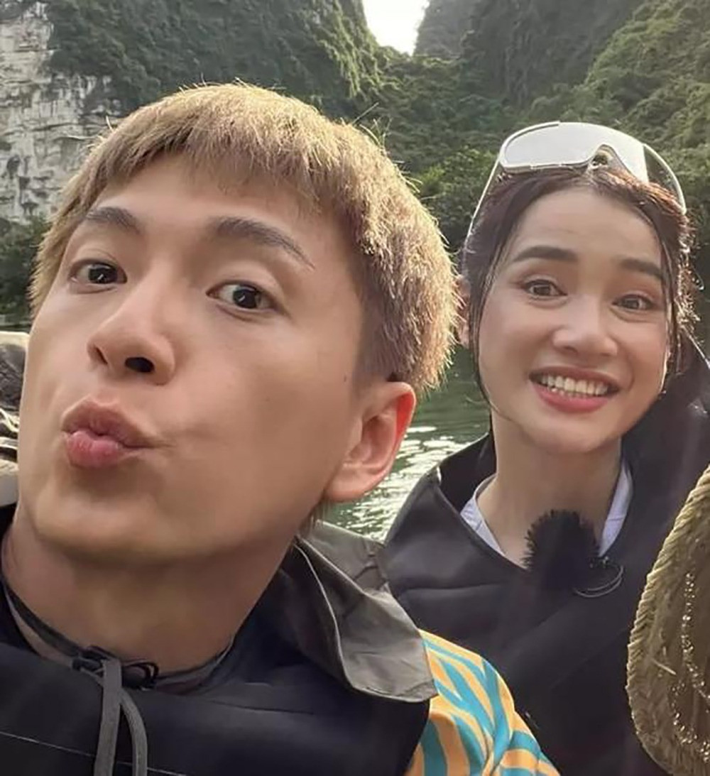 Nhã Phương nhiều lần lộ ảnh cam thường khác xa hình tự đăng trên mạng