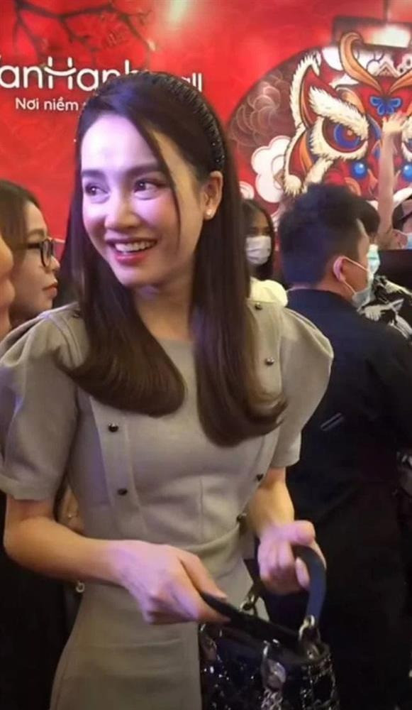 Nhã Phương nhiều lần lộ ảnh cam thường khác xa hình tự đăng trên mạng