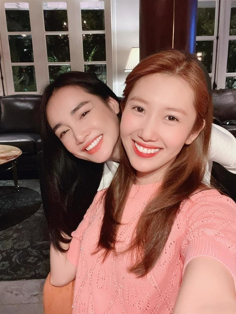 Nhã Phương nhiều lần lộ ảnh cam thường khác xa hình tự đăng trên mạng