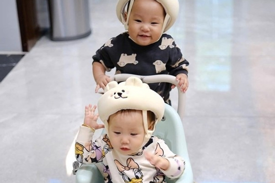 Cặp đôi Phương Oanh - Shark Bình khoe 'phiên bản nhí' vô cùng đáng yêu