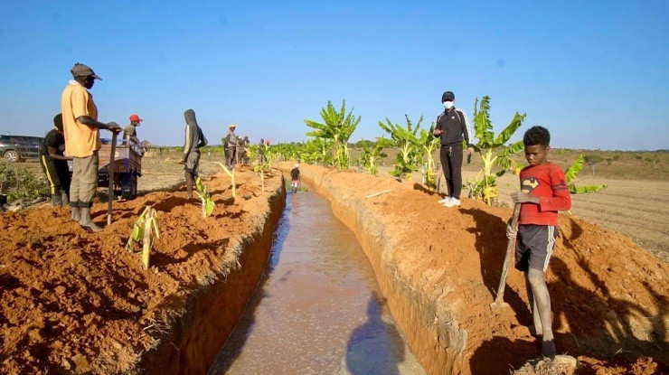 Choáng xem ảnh cận cảnh trang trại bạc tỷ rộng 14 ha của Quang Linh Vlog tại Châu Phi