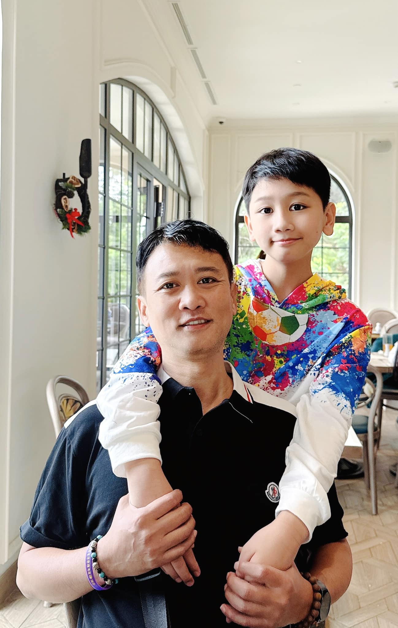 Con trai của nữ diễn viên đại gia Lã Thanh Huyền: 12 tuổi phổng phao, ra dáng 'tổng tài'- Ảnh 3.